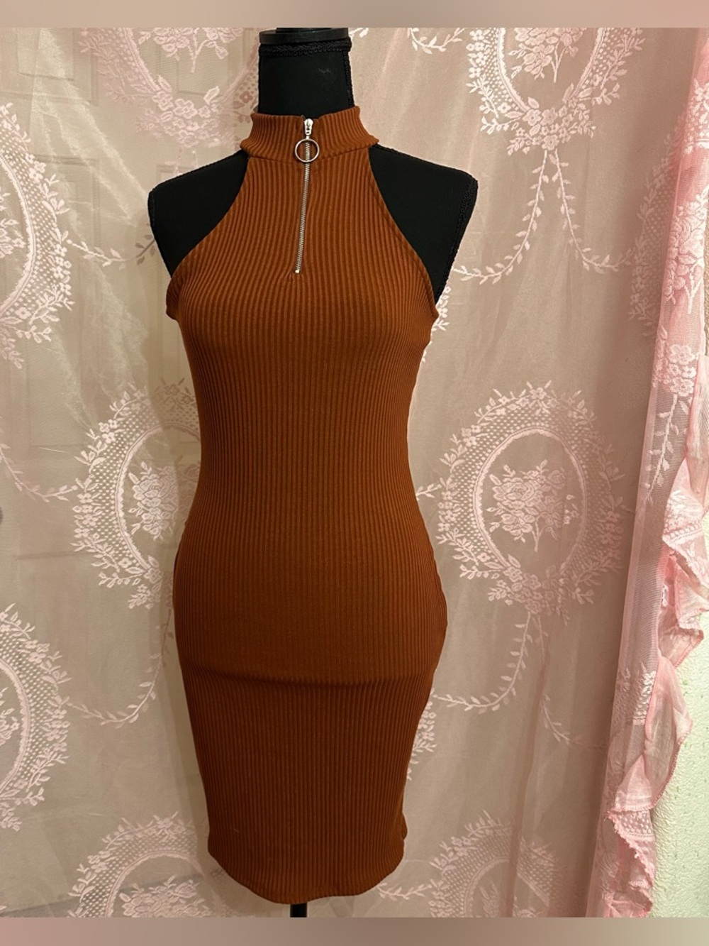 Women’s Rust Mock Neck Ribbed Bodycon Zip up Sleeveless Midi Dress. Size Med NWT